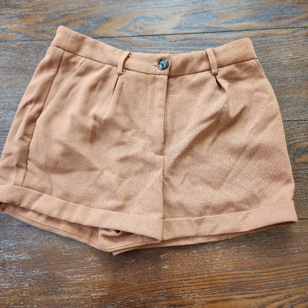 Forever 21 Dress shorts Ladies size S in Disty Peach